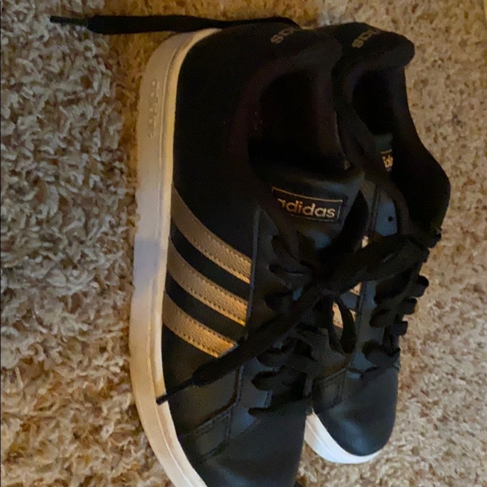 Women’s Adidas cloud foam Comfort
